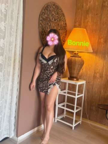 Mia — Sweet & Charming, Full Body Bliss Asian Therapist
